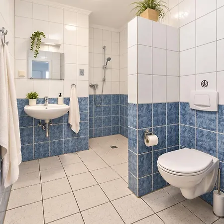 Apartment Nordquartier - Helles Sechsbettzimmer Mit Gemeinschaftsbad - E05 Lunden