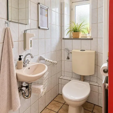 Nordquartier - Helles Sechsbettzimmer Mit Gemeinschaftsbad - E05 Lunden